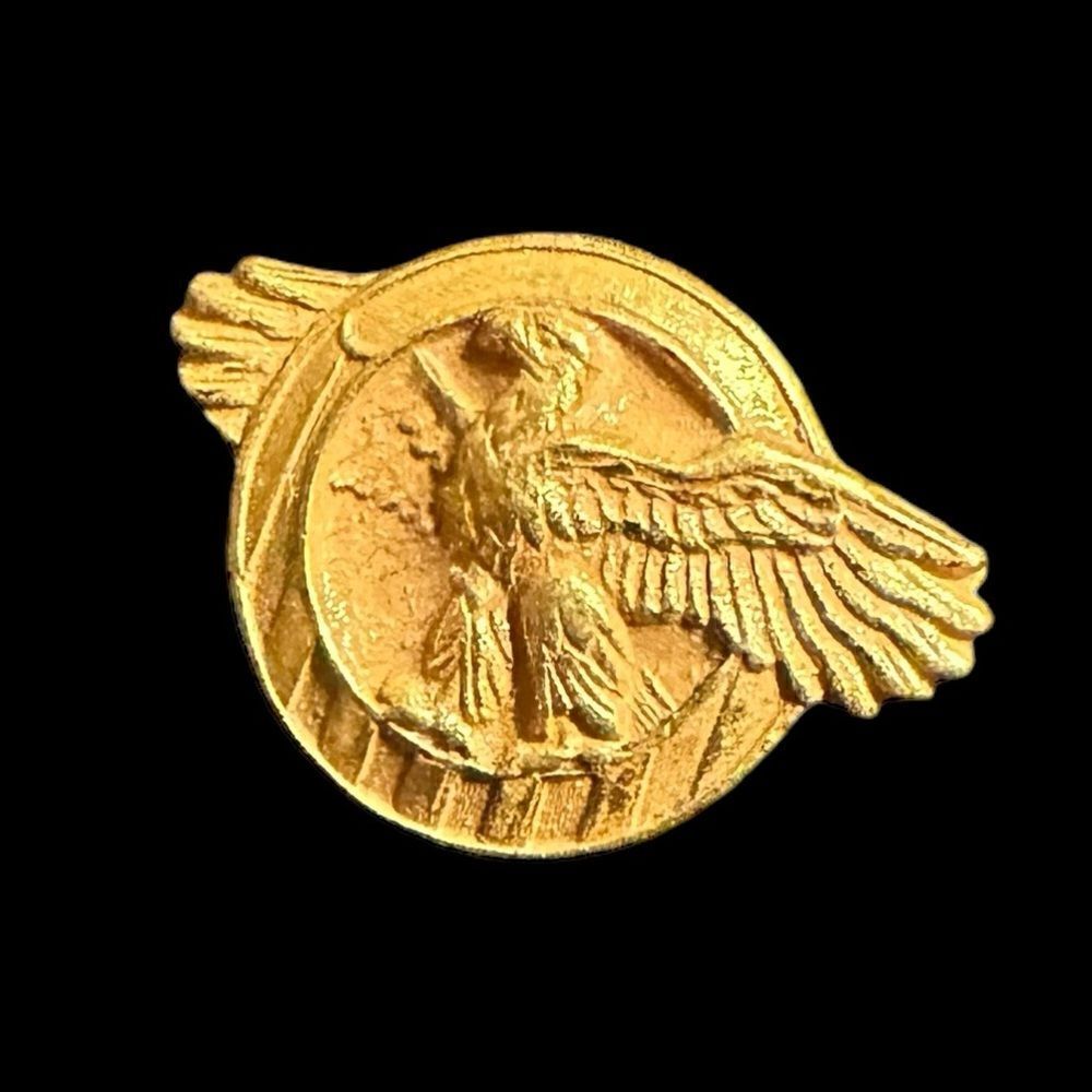 Vintage Ruptured Duck WWII Honorable US Service members Lapel Pin